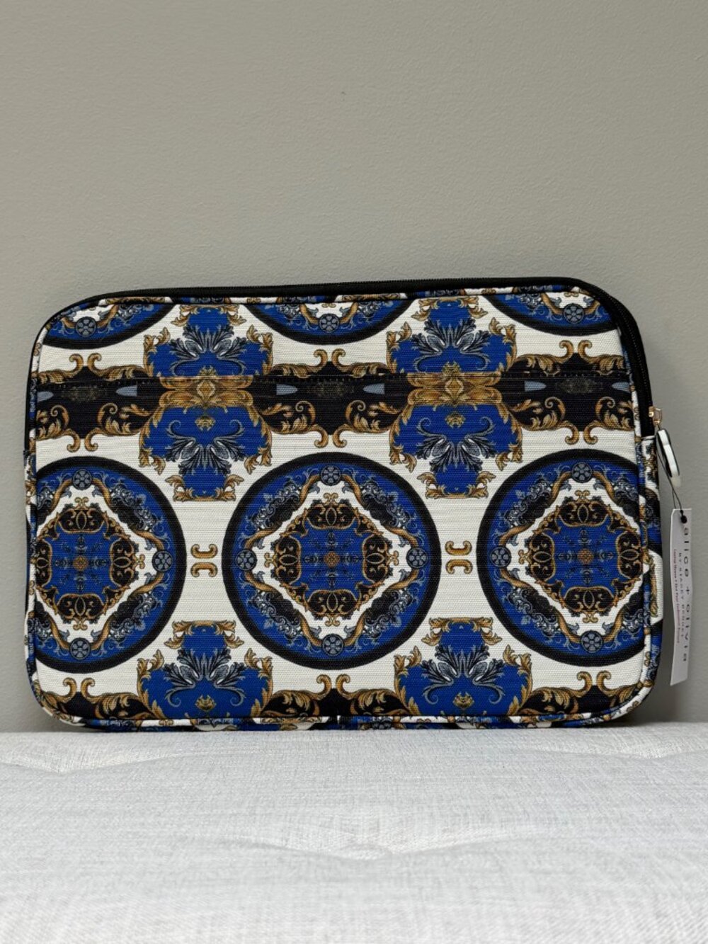 NWT Alice + Olivia "Regal Romance Sapphire" Laptop Sleeve